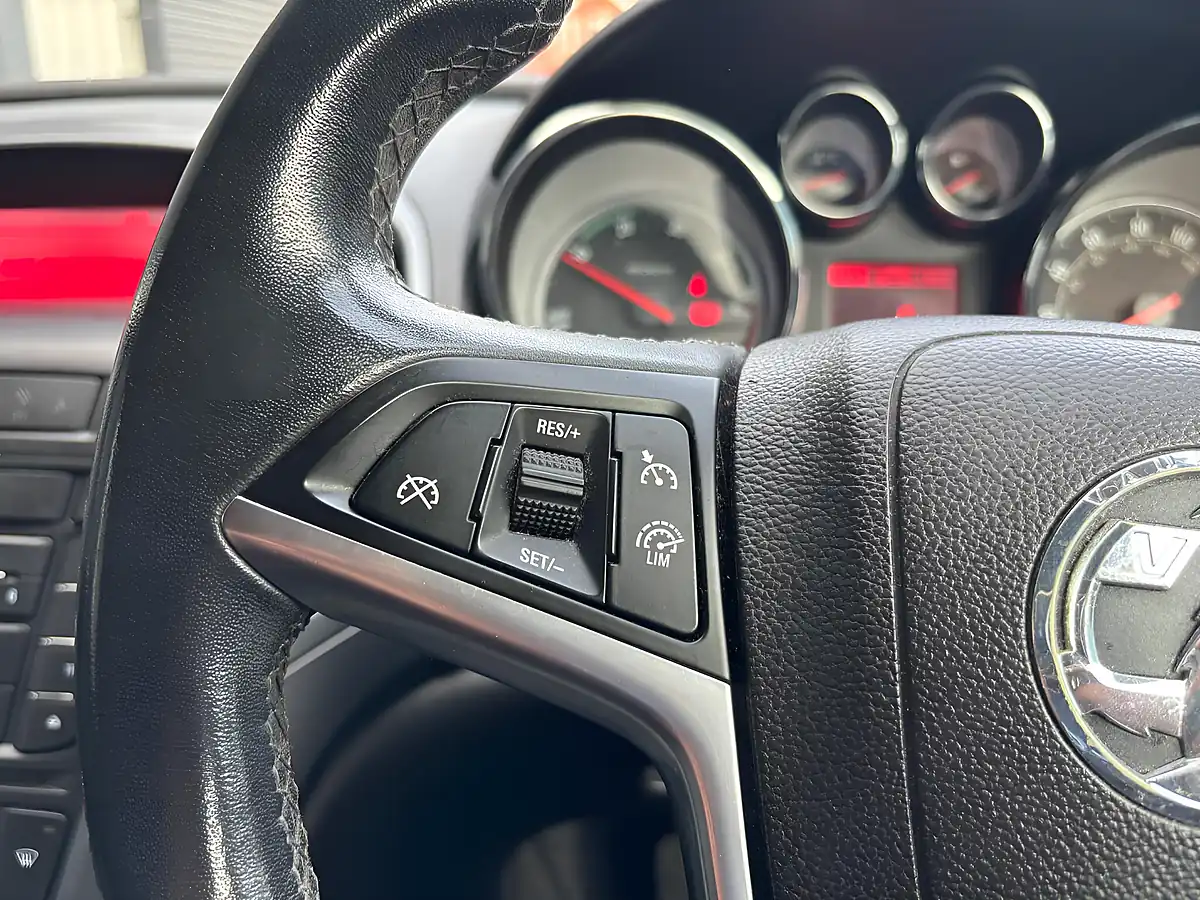 Used 2013 Vauxhall Astra Gtc Sport Black - Interior and Exterior details 17