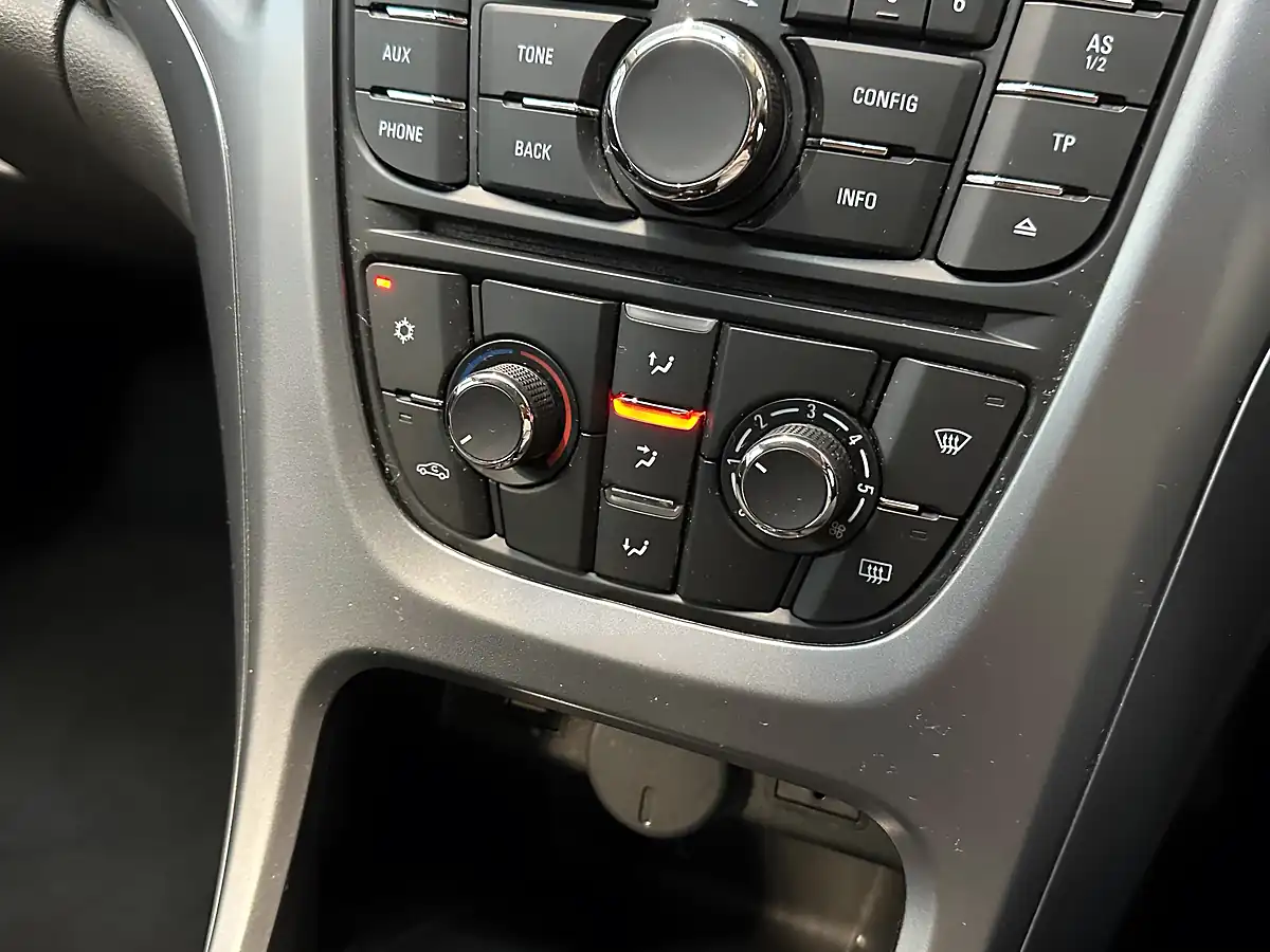 Used 2013 Vauxhall Astra Gtc Sport Flaming Yellow - Interior and Exterior details 11