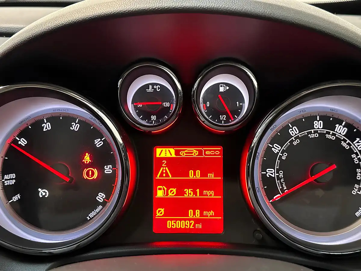 Used 2013 Vauxhall Astra Gtc Sport Flaming Yellow - Interior and Exterior details 15