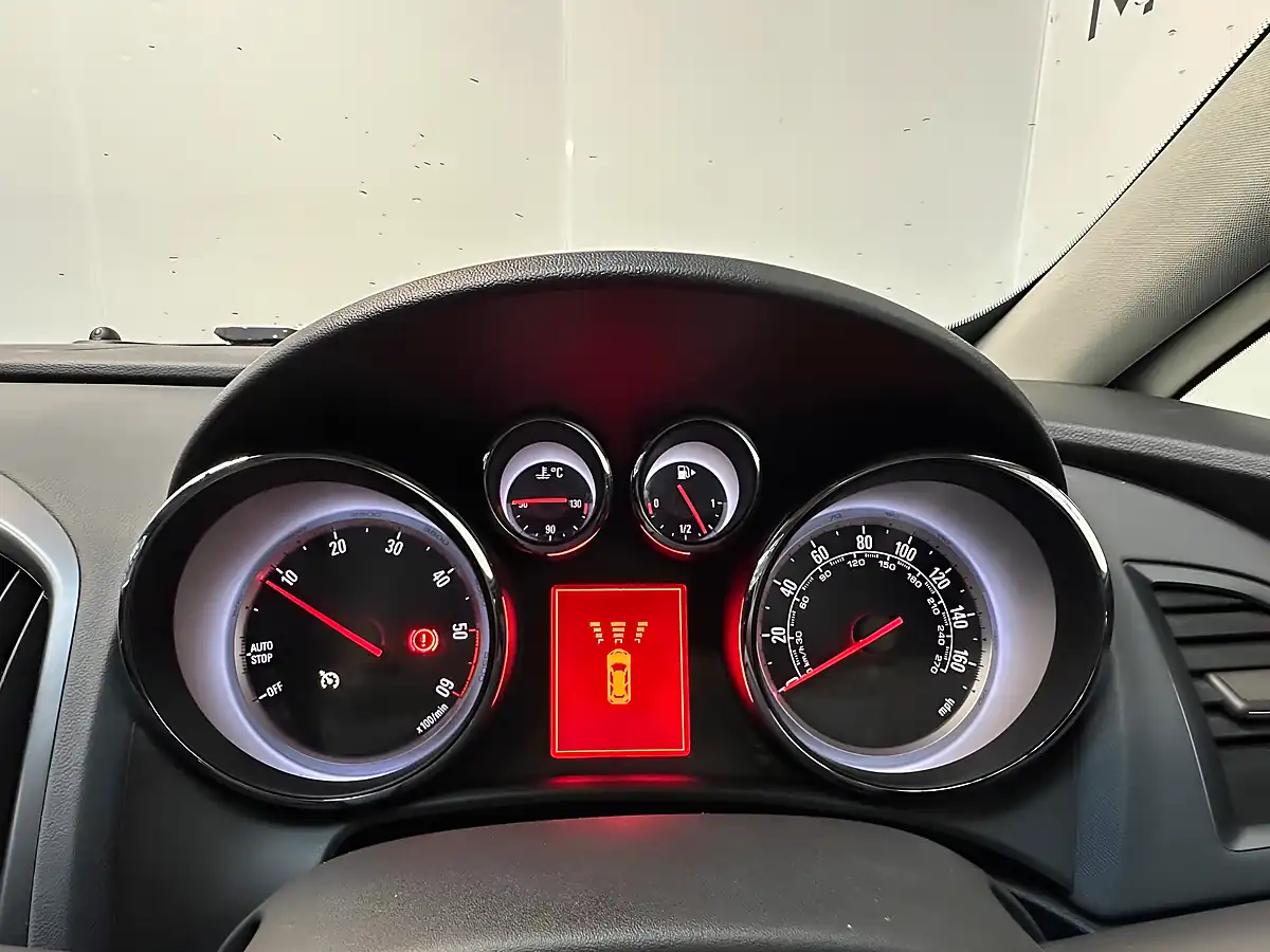 Used 2013 Vauxhall Astra Gtc Sport Flaming Yellow - Interior and Exterior details 16
