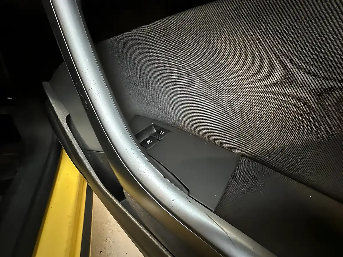 Used 2013 Vauxhall Astra Gtc Sport Flaming Yellow - Interior and Exterior details 18
