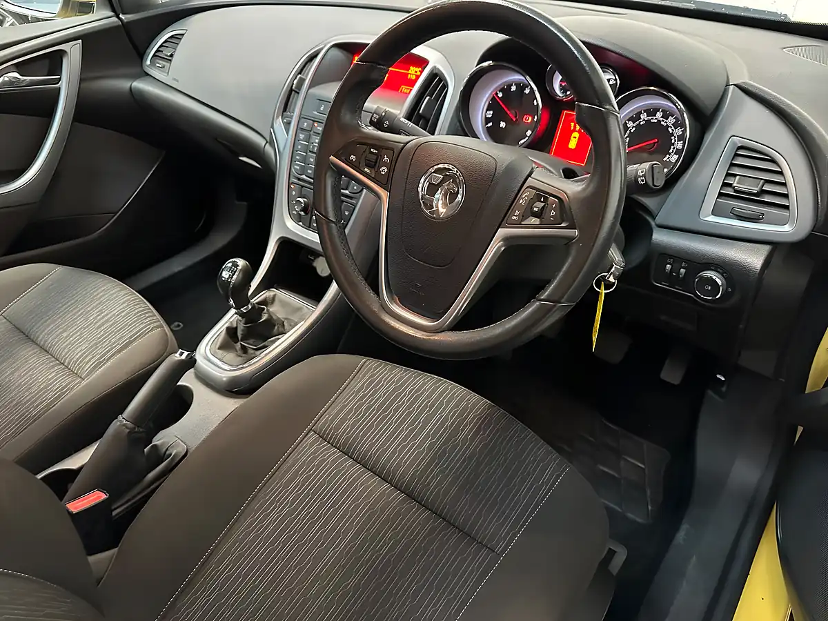 Used 2013 Vauxhall Astra Gtc Sport Flaming Yellow - Interior and Exterior details 4