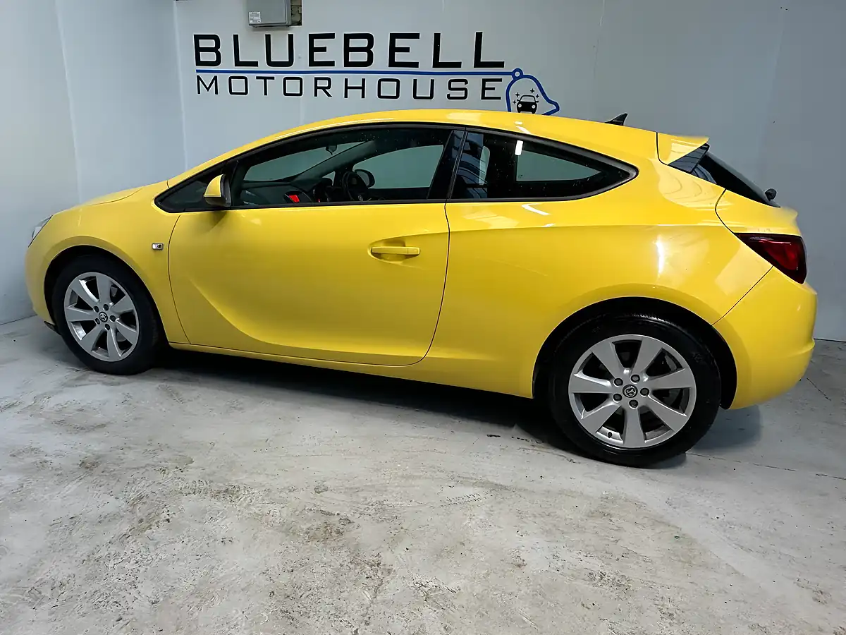 Used 2013 Vauxhall Astra Gtc Sport Flaming Yellow - Interior and Exterior details 7
