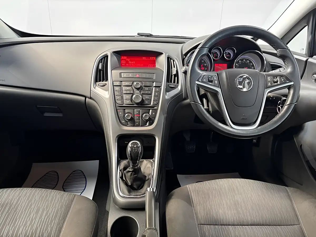 Used 2013 Vauxhall Astra Gtc Sport White - Interior and Exterior details 17