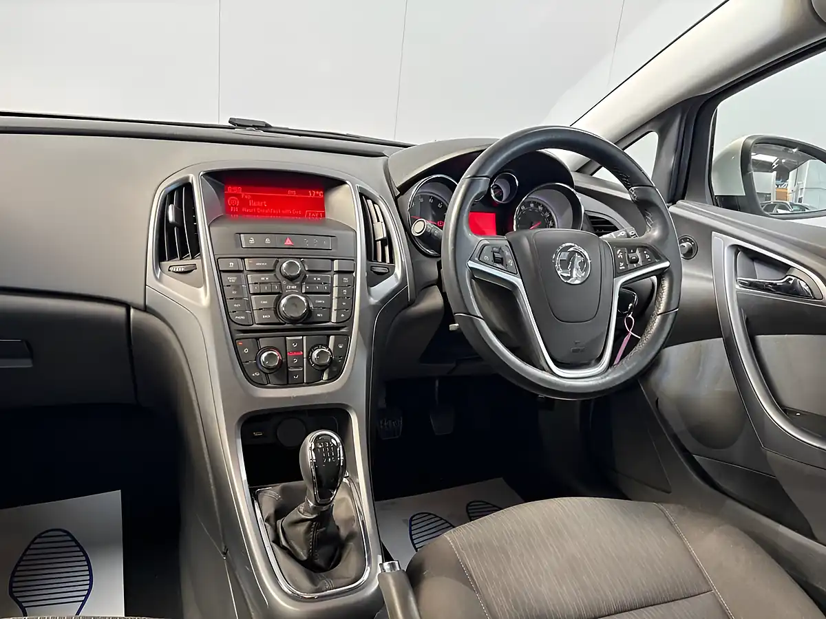 Used 2013 Vauxhall Astra Gtc Sport White - Interior and Exterior details 19