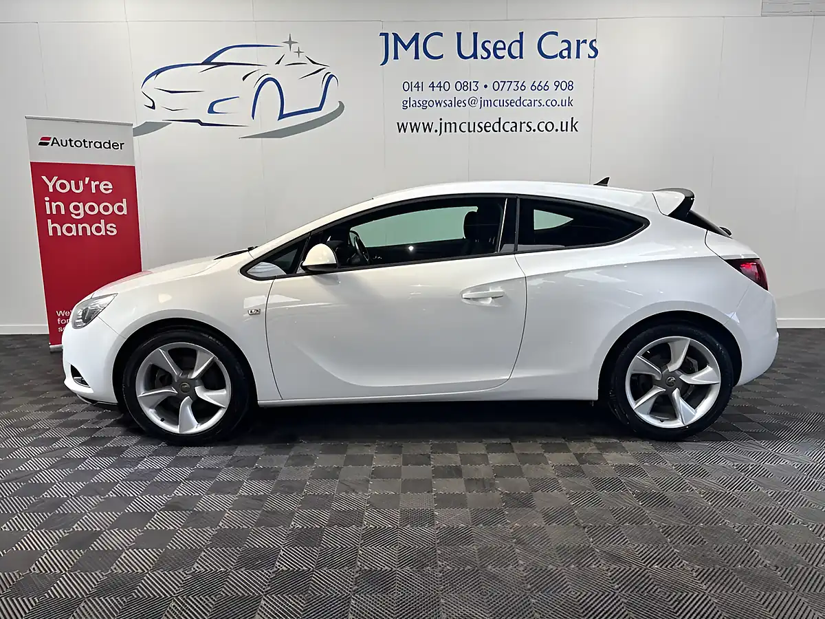 Used 2013 Vauxhall Astra Gtc Sport White - Interior and Exterior details 2