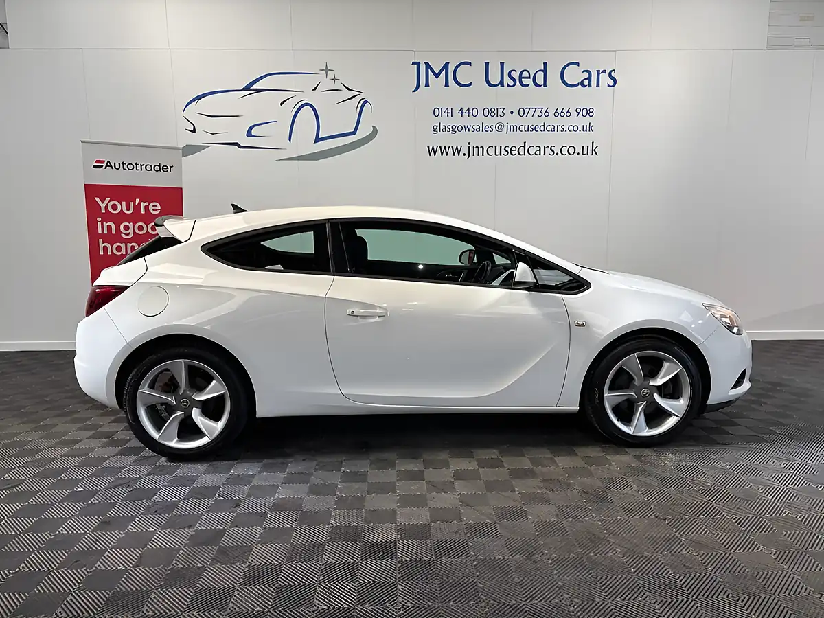Used 2013 Vauxhall Astra Gtc Sport White - Interior and Exterior details 4
