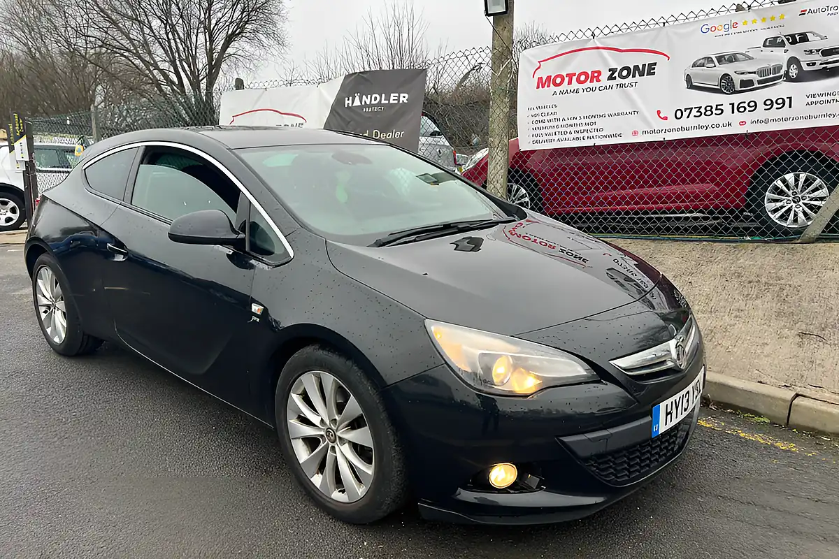 Used 2013 Vauxhall Astra Gtc Sri Black - Front View