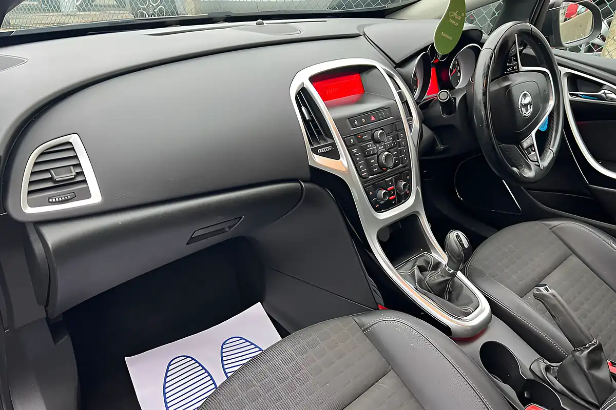 Used 2013 Vauxhall Astra Gtc Sri Black - Interior and Exterior details 14
