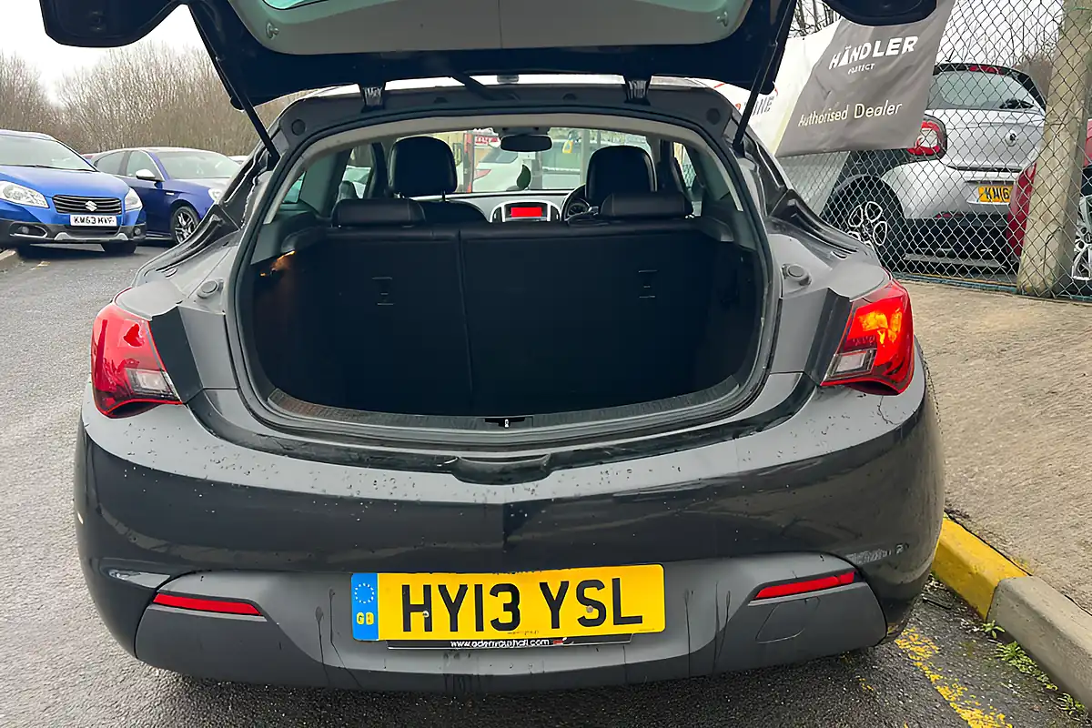 Used 2013 Vauxhall Astra Gtc Sri Black - Interior and Exterior details 16