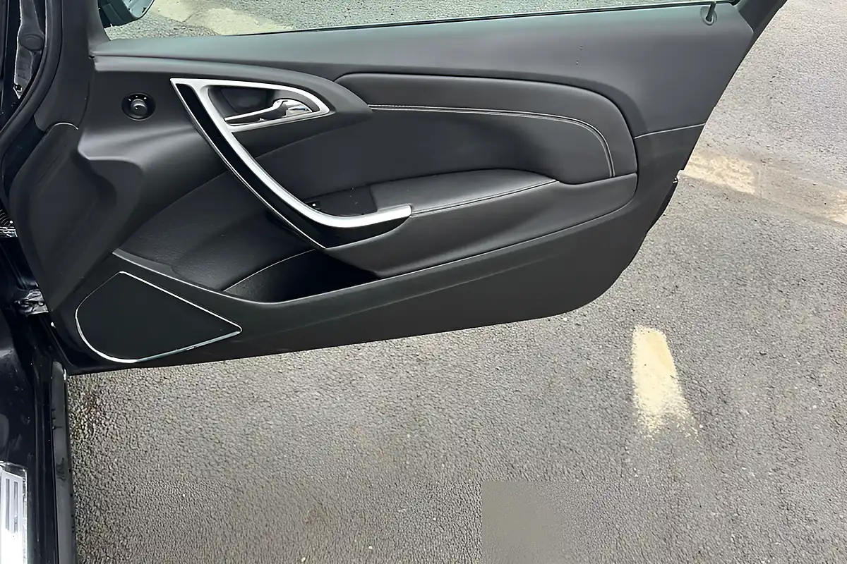Used 2013 Vauxhall Astra Gtc Sri Black - Interior and Exterior details 19