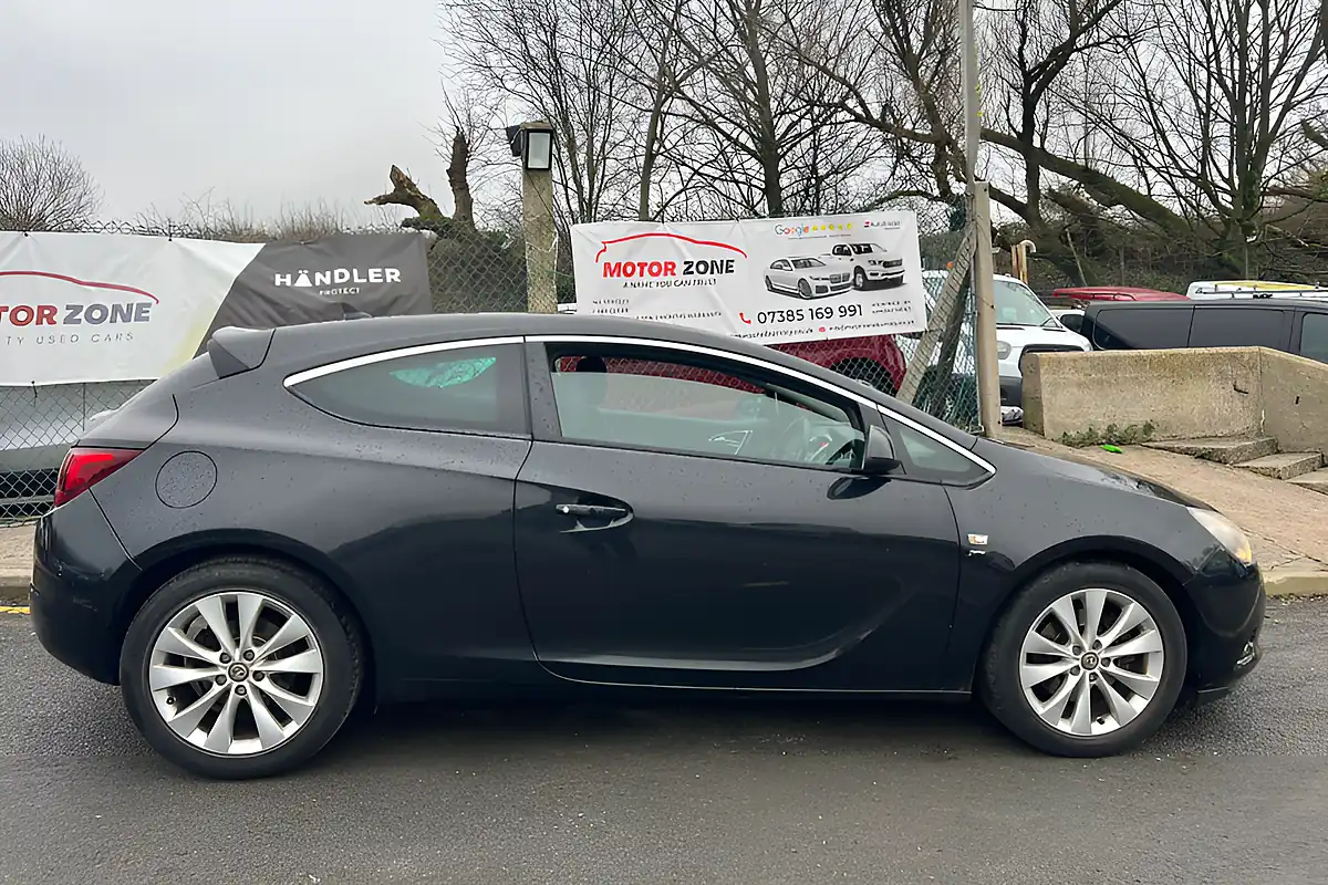 Used 2013 Vauxhall Astra Gtc Sri Black - Interior and Exterior details 4