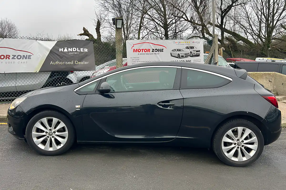 Used 2013 Vauxhall Astra Gtc Sri Black - Interior and Exterior details 5