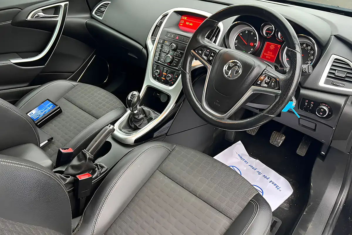 Used 2013 Vauxhall Astra Gtc Sri Black - Interior and Exterior details 6