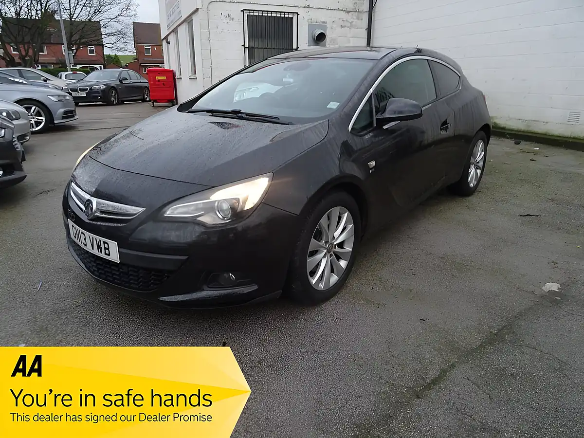 Used 2013 Vauxhall Astra Gtc Sri Black - Front View