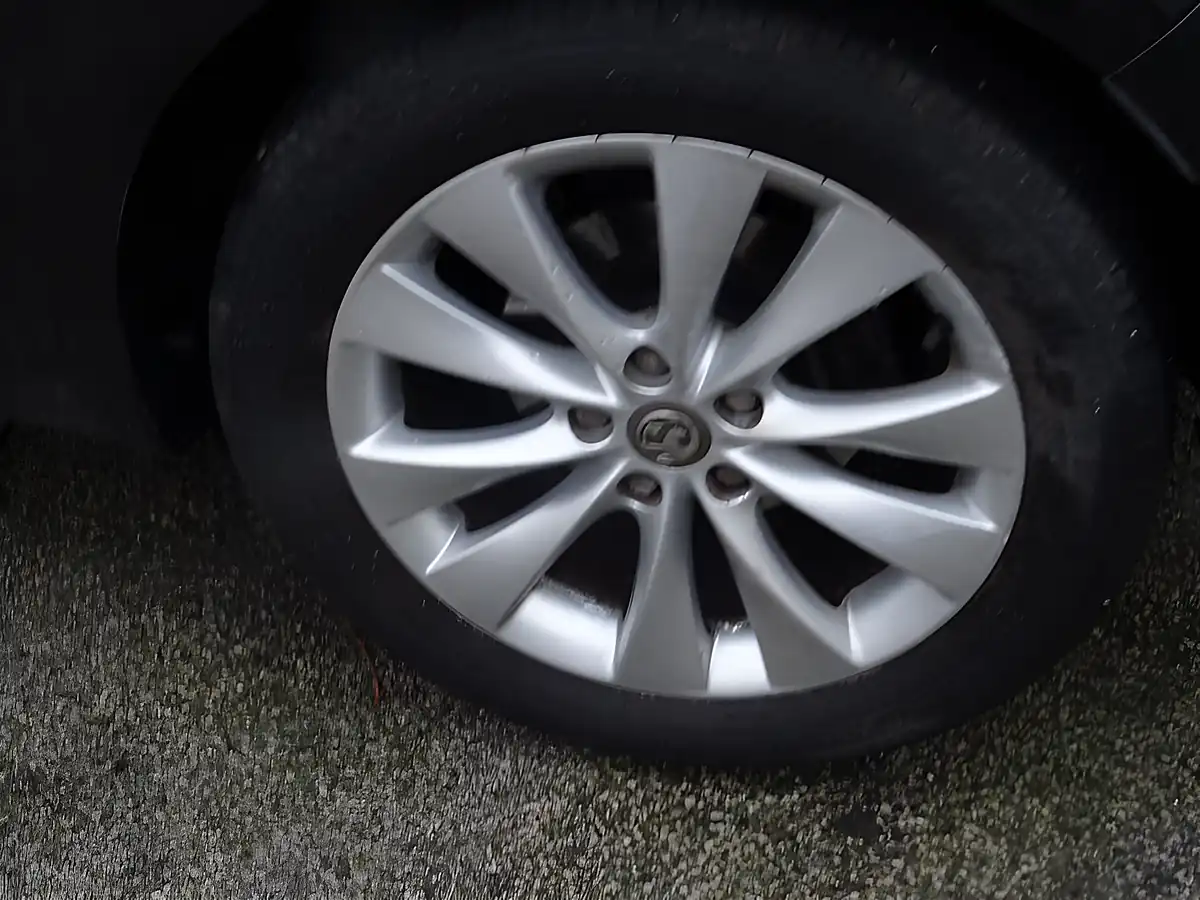 Used 2013 Vauxhall Astra Gtc Sri Black - Interior and Exterior details 15