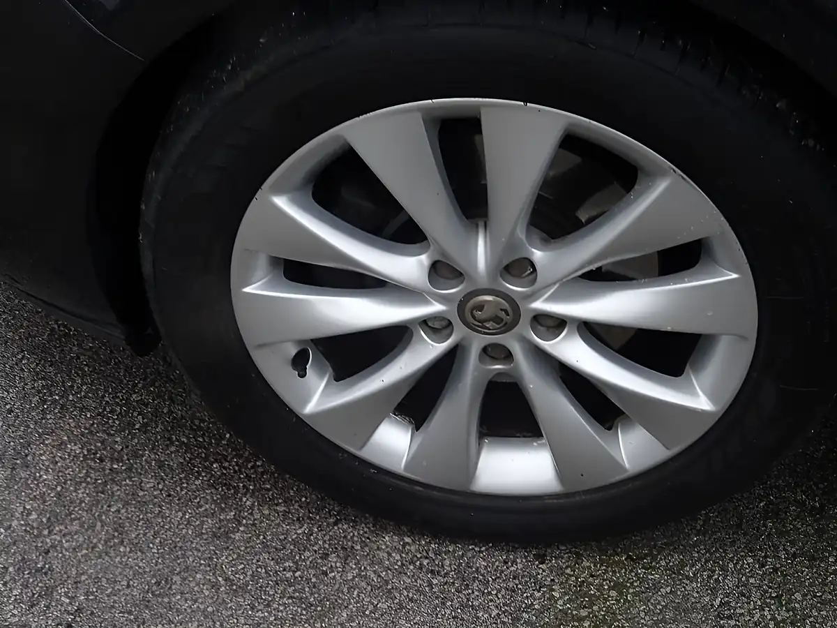 Used 2013 Vauxhall Astra Gtc Sri Black - Interior and Exterior details 16