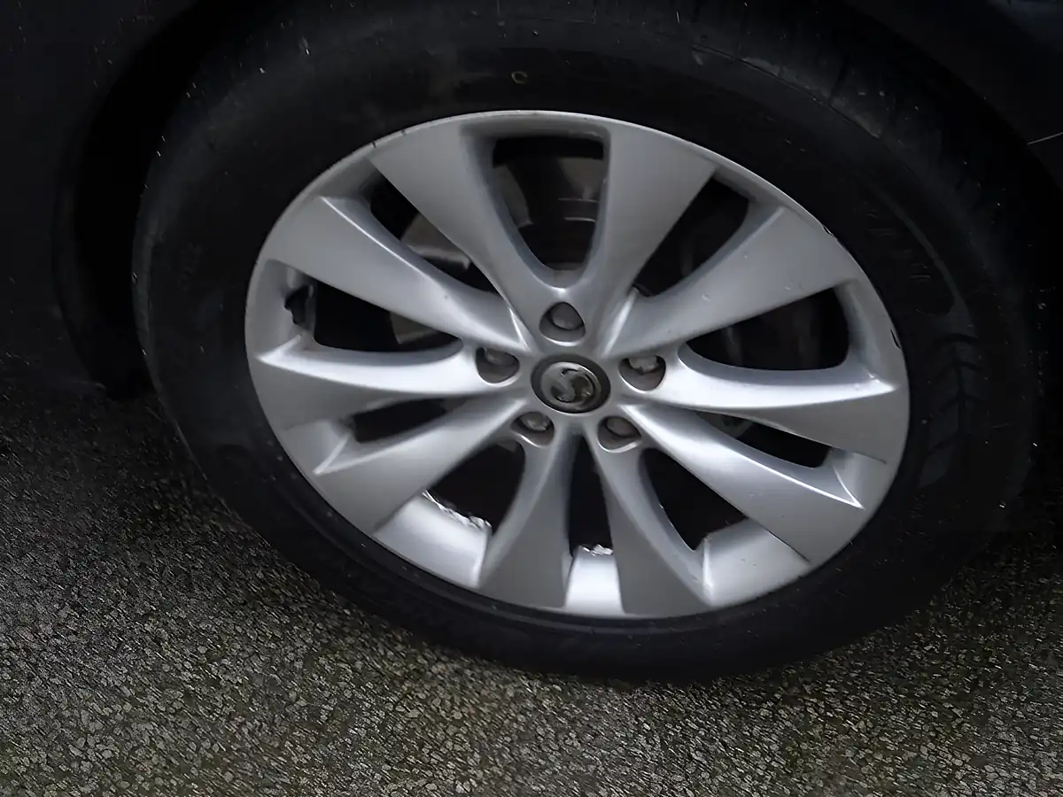 Used 2013 Vauxhall Astra Gtc Sri Black - Interior and Exterior details 17