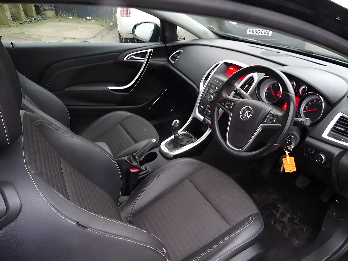 Used 2013 Vauxhall Astra Gtc Sri Black - Interior and Exterior details 5
