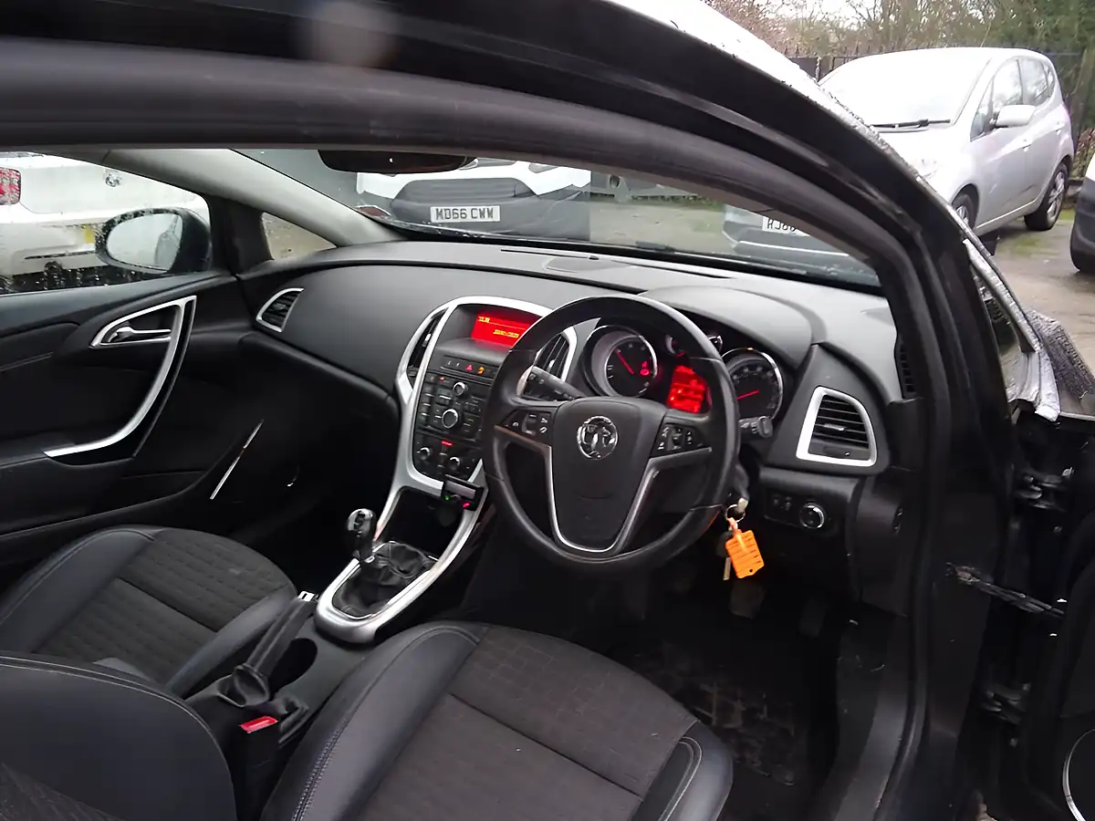 Used 2013 Vauxhall Astra Gtc Sri Black - Interior and Exterior details 6