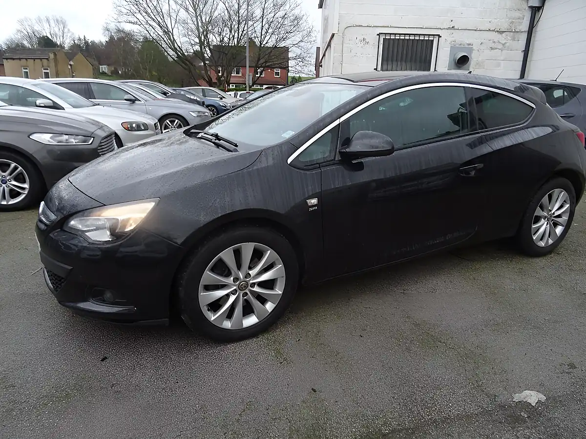 Used 2013 Vauxhall Astra Gtc Sri Black - Interior and Exterior details 8