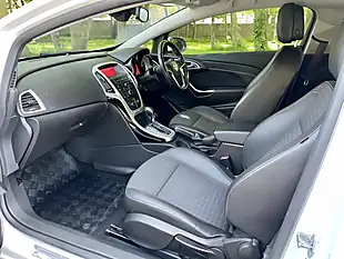 Used 2013 Vauxhall Astra Gtc Sri White - Interior and Exterior details 10