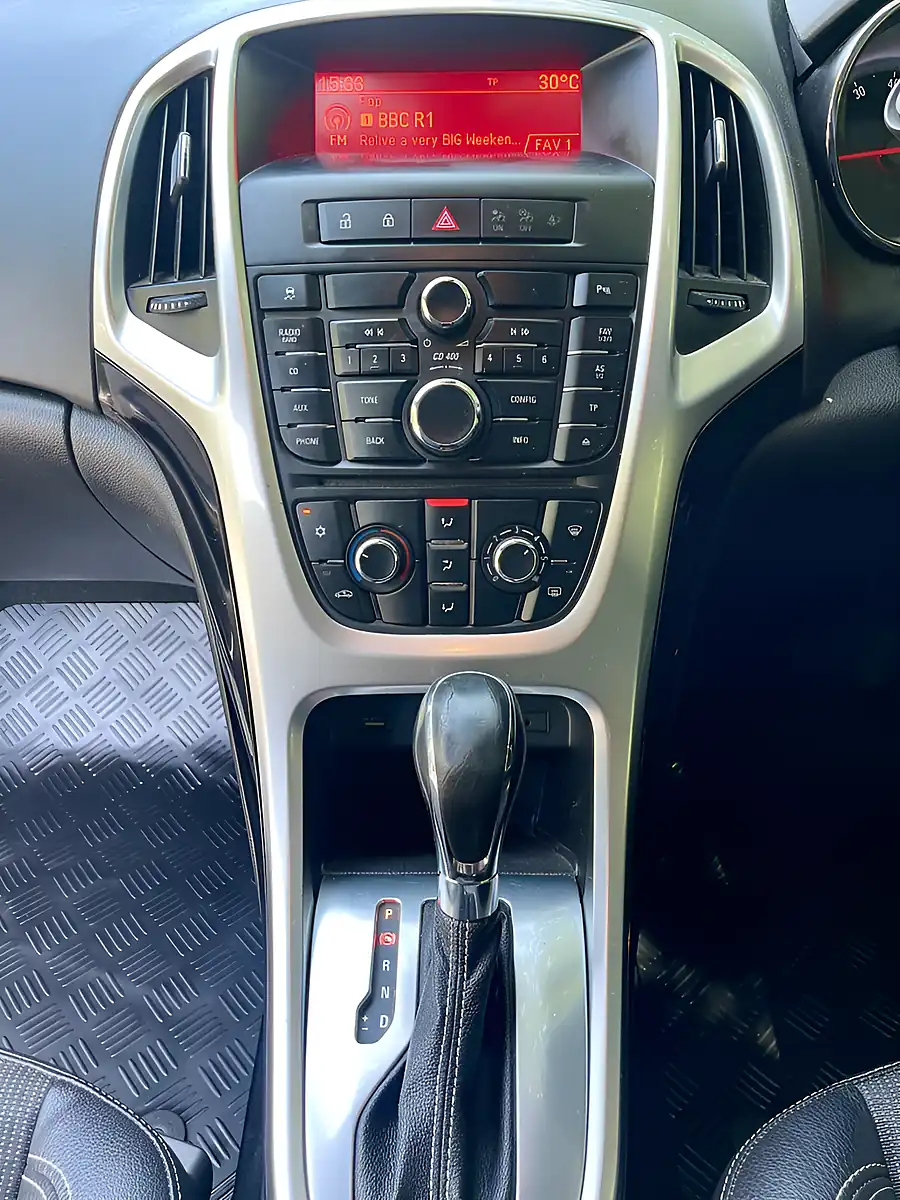 Used 2013 Vauxhall Astra Gtc Sri White - Interior and Exterior details 14