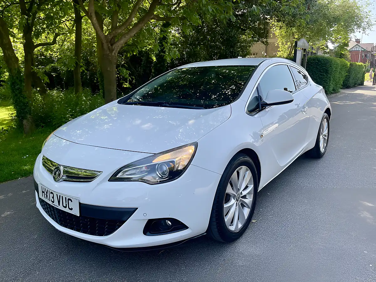 Used 2013 Vauxhall Astra Gtc Sri White - Interior and Exterior details 3
