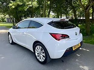 Used 2013 Vauxhall Astra Gtc Sri White - Interior and Exterior details 4