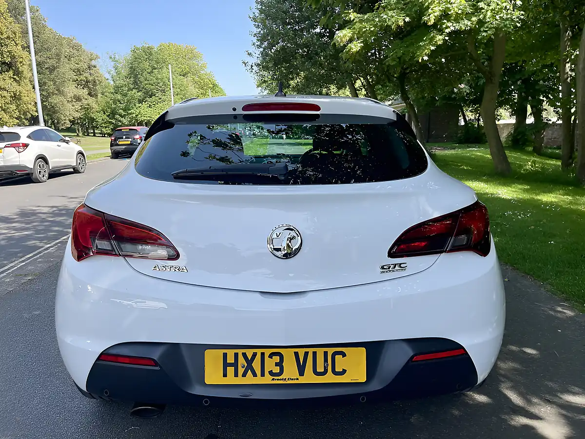 Used 2013 Vauxhall Astra Gtc Sri White - Interior and Exterior details 5