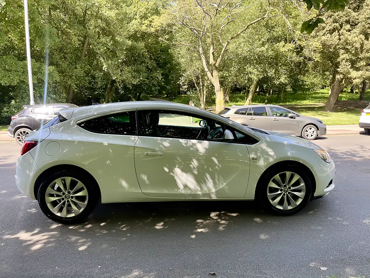 Used 2013 Vauxhall Astra Gtc Sri White - Interior and Exterior details 7