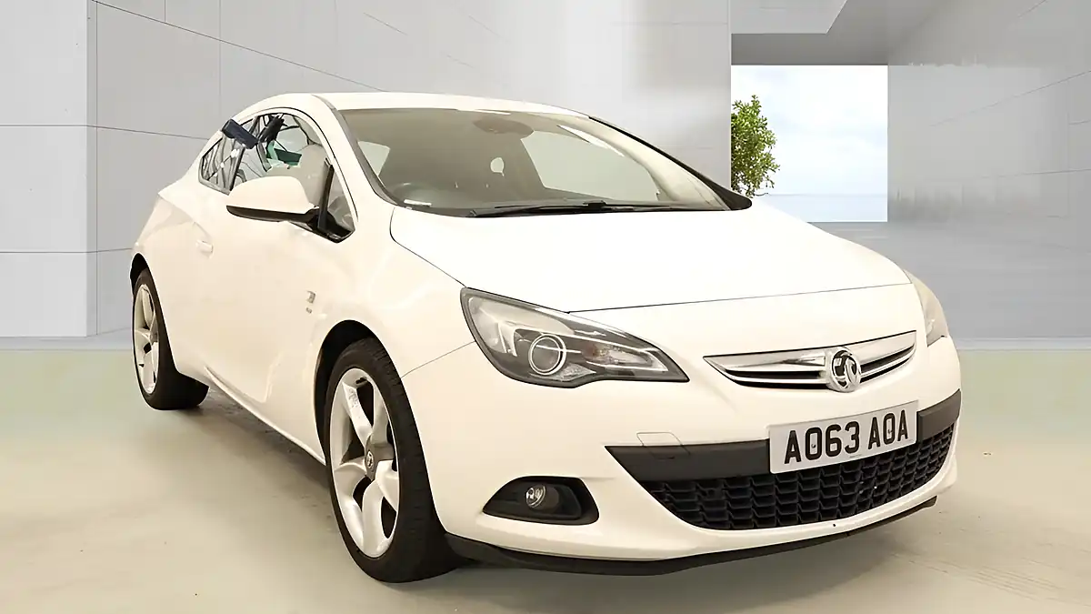 Used 2013 Vauxhall Astra Gtc Sri White - Front View