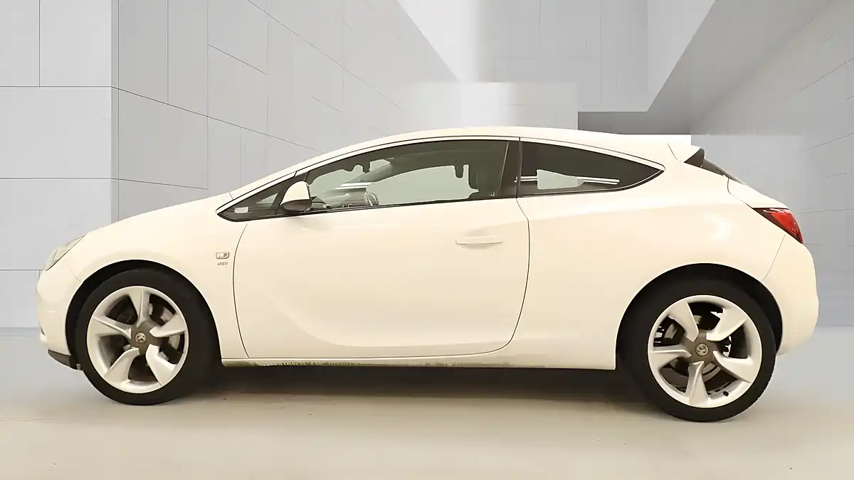 Used 2013 Vauxhall Astra Gtc Sri White - Interior and Exterior details 3