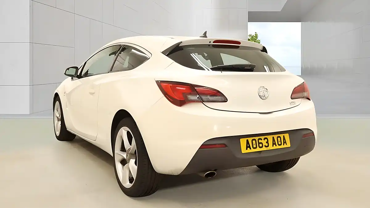 Used 2013 Vauxhall Astra Gtc Sri White - Interior and Exterior details 4