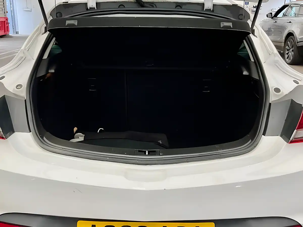 Used 2013 Vauxhall Astra Gtc Sri White - Interior and Exterior details 5