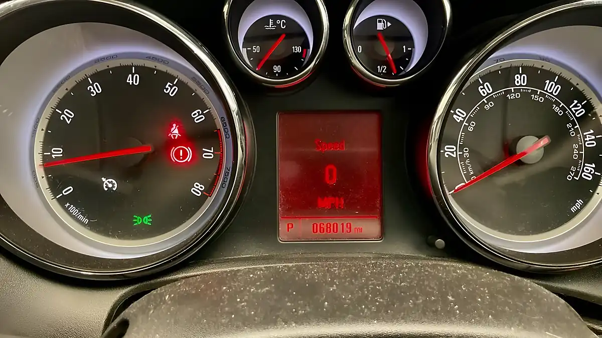 Used 2013 Vauxhall Astra Gtc Sri White - Interior and Exterior details 9