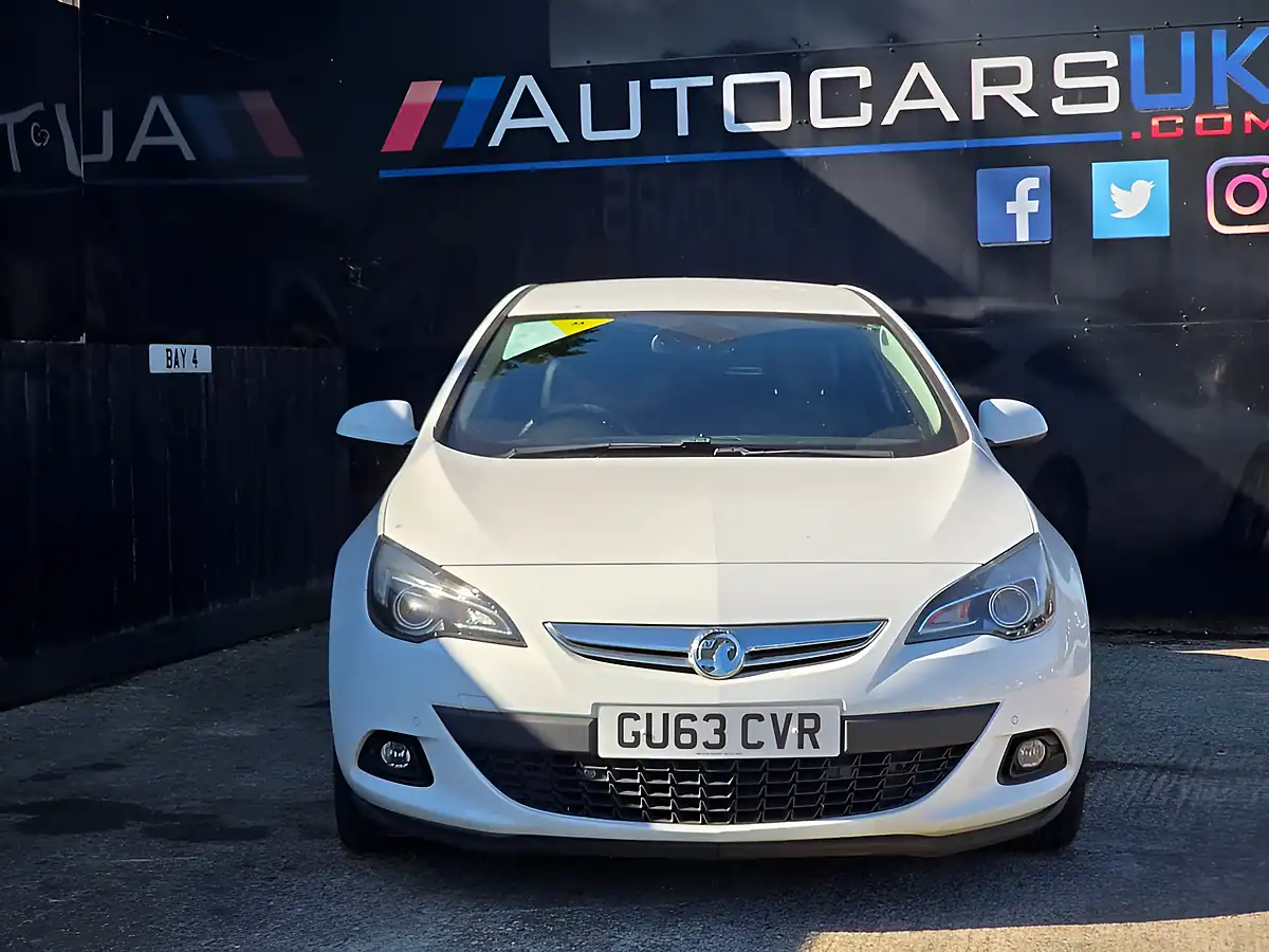 Used 2013 Vauxhall Astra Gtc Sri White - Interior and Exterior details 10