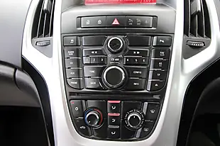 Used 2013 Vauxhall Astra Gtc Sri White - Interior and Exterior details 15