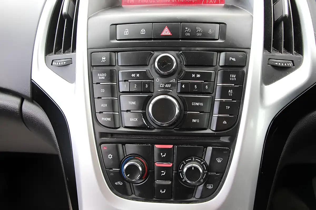 Used 2013 Vauxhall Astra Gtc Sri White - Interior and Exterior details 15