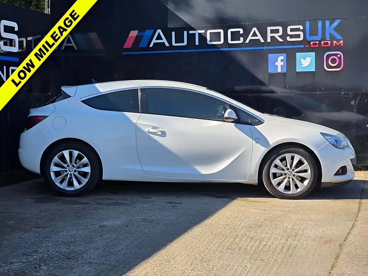 Used 2013 Vauxhall Astra Gtc Sri White - Interior and Exterior details 2