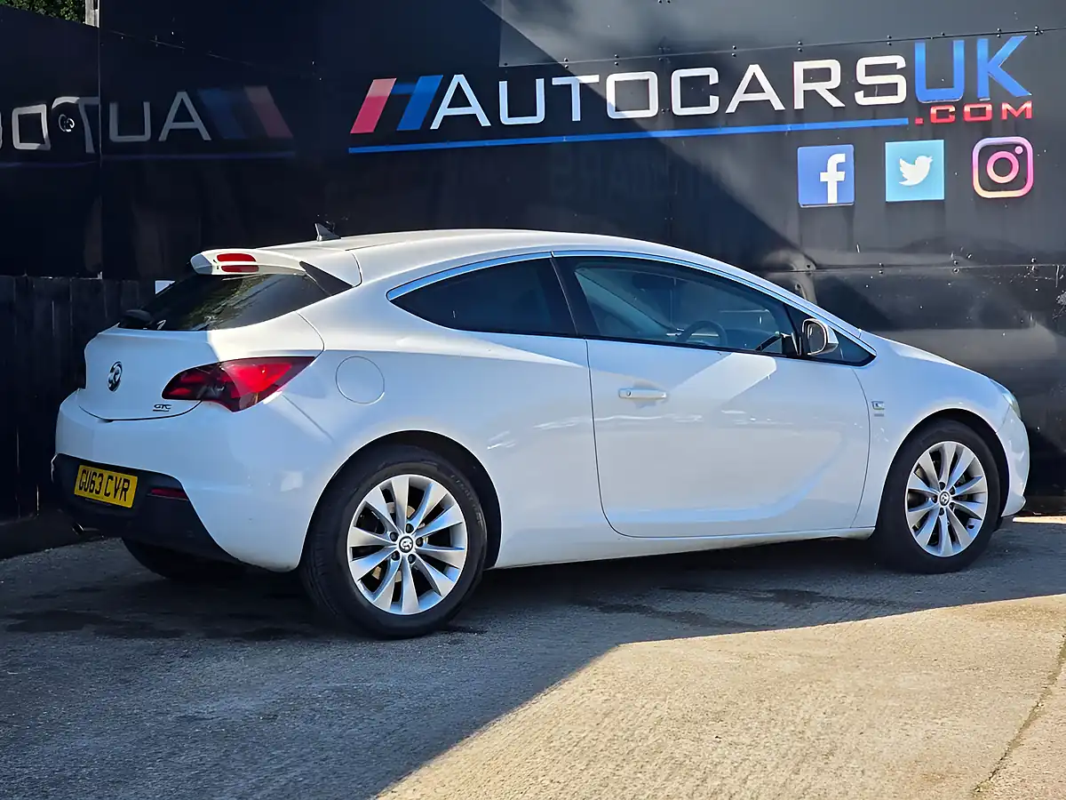 Used 2013 Vauxhall Astra Gtc Sri White - Interior and Exterior details 4