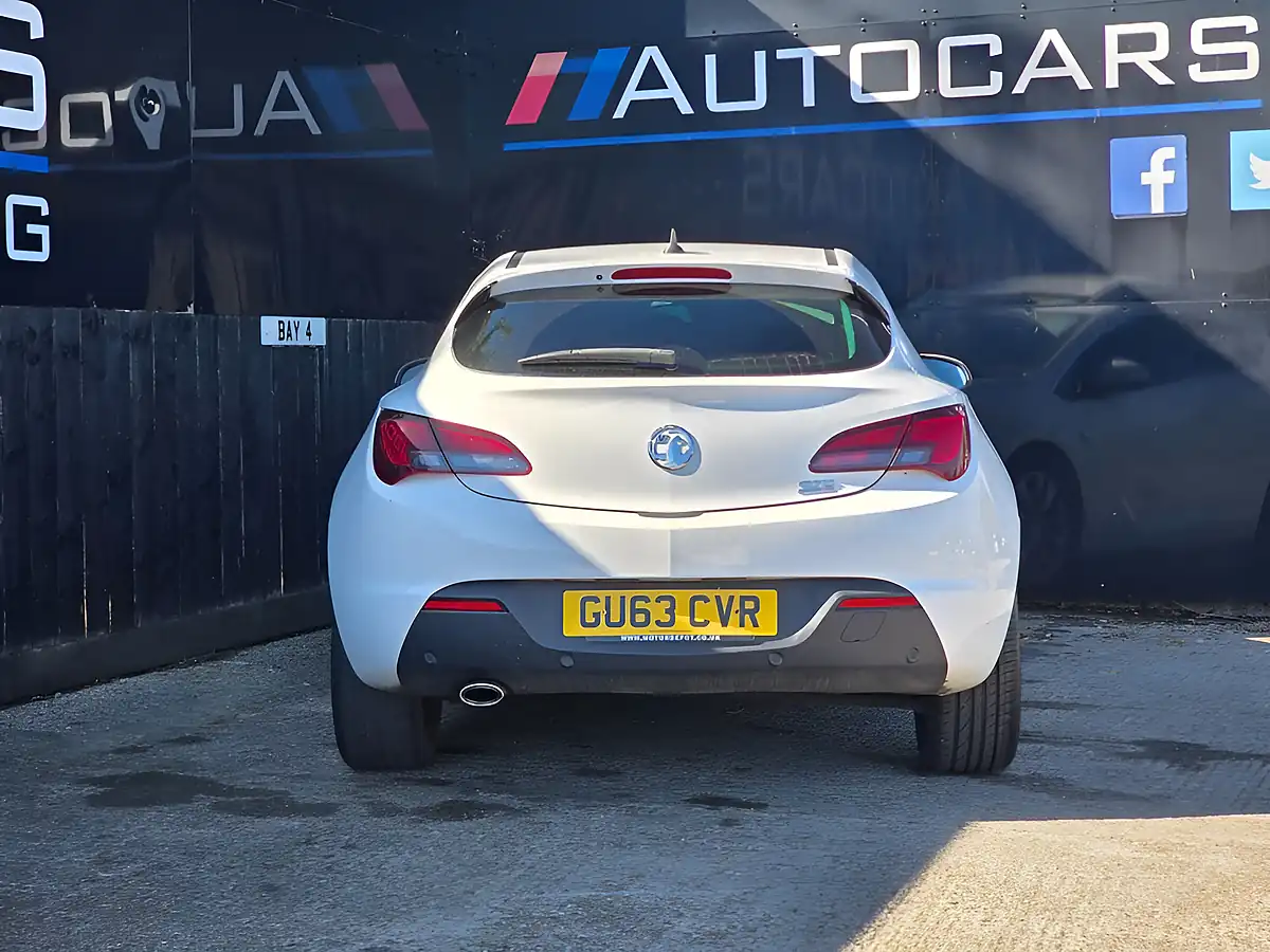Used 2013 Vauxhall Astra Gtc Sri White - Interior and Exterior details 5