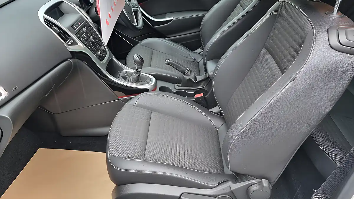 Used 2013 Vauxhall Astra Gtc Sri White - Interior and Exterior details 10