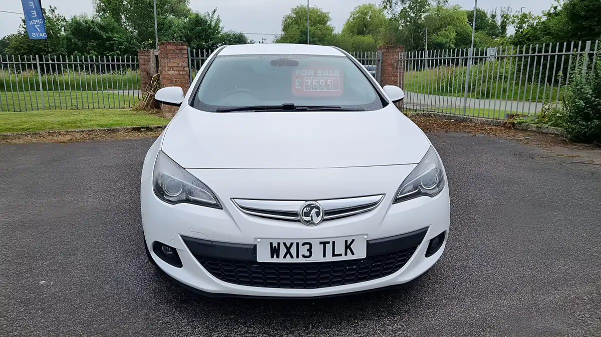 Used 2013 Vauxhall Astra Gtc Sri White - Interior and Exterior details 4