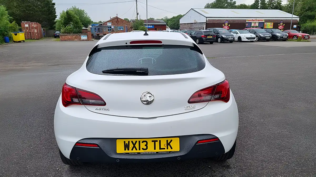 Used 2013 Vauxhall Astra Gtc Sri White - Interior and Exterior details 5