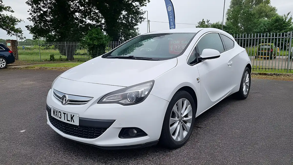 Used 2013 Vauxhall Astra Gtc Sri White - Interior and Exterior details 6