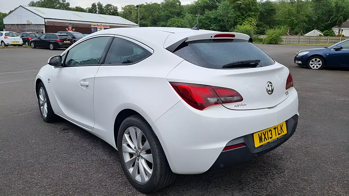 Used 2013 Vauxhall Astra Gtc Sri White - Interior and Exterior details 7