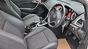 Used 2013 Vauxhall Astra Gtc Sri White - Interior and Exterior details 9
