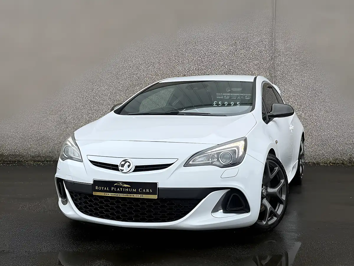 Used 2013 Vauxhall Astra Gtc Vxr White - Front View