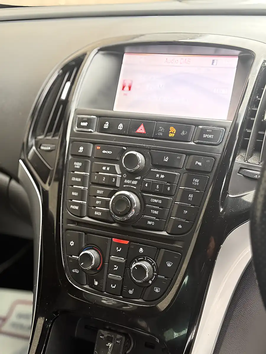 Used 2013 Vauxhall Astra Gtc Vxr White - Interior and Exterior details 12